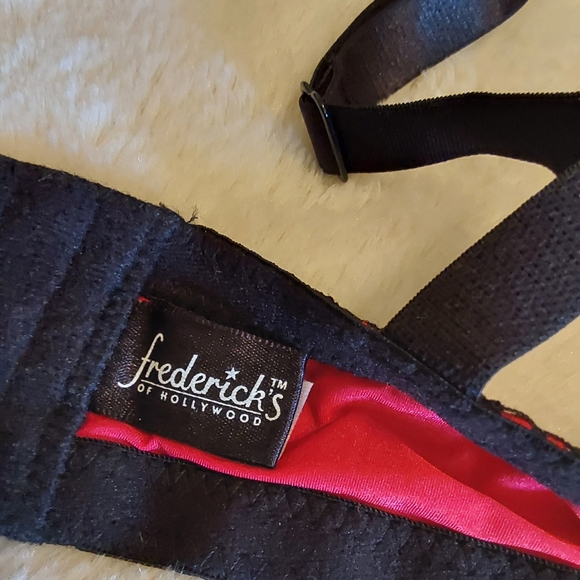 🌺 NWOT Frederick's Red/Black Lace Balconette Bra - Picture 7 of 9